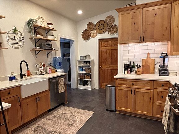 4th image of 332 Upper Dutch Hill Rd