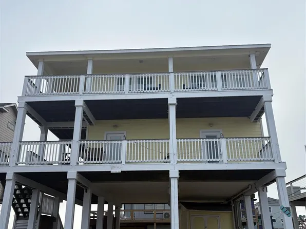 111 Yucca Ave, Surfside Beach, TX 77541