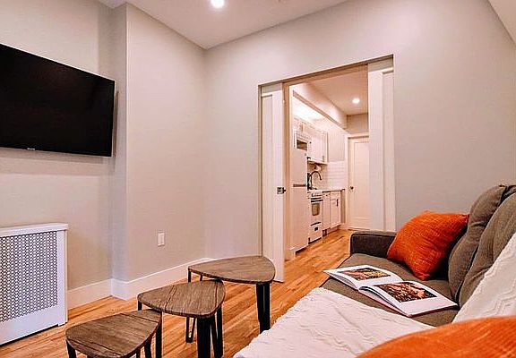 3rd image of 102 Saint Marks Pl #Gfw