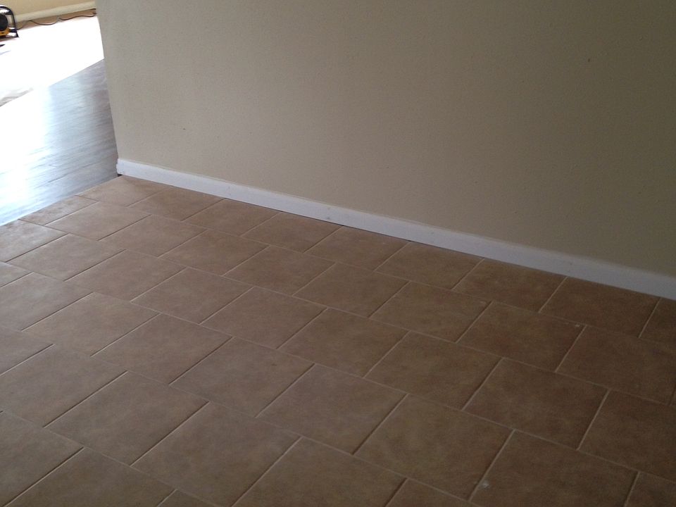 1st image of 2418 W Summit Ave