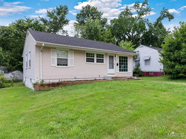 408 Crawford Rd, Saint Louis, MO 63137