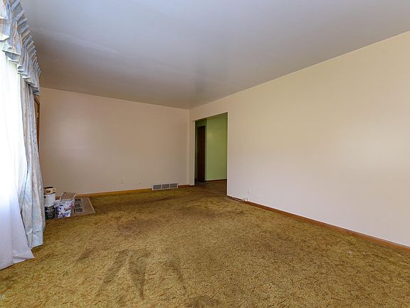 5th image of 122 Northwood Dr