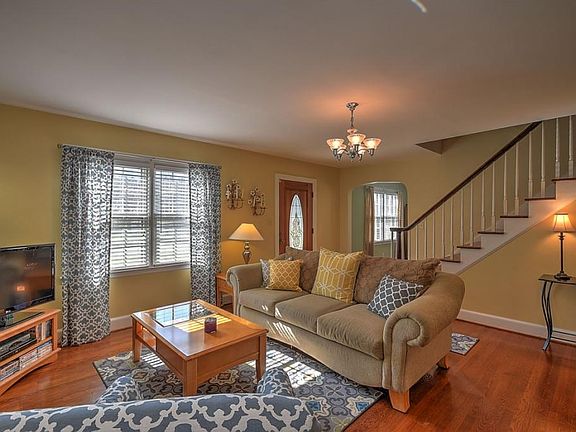 4th image of 1633 Woodside Dr