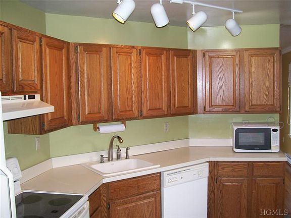 5th image of 129 Fairways Cres Unit 129