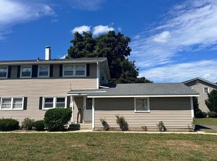 52 Honeysuckle Dr Unit 52, Chicopee, MA 01022