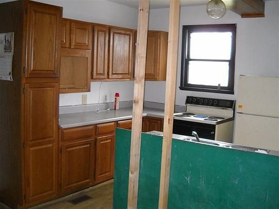 2nd image of 301 E 2nd St