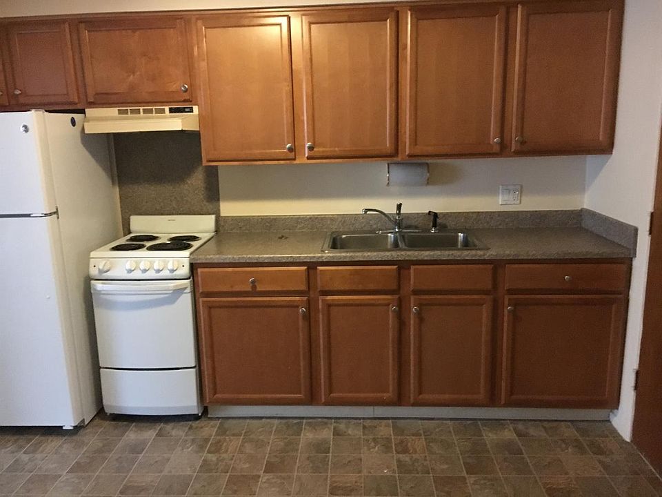 1st image of 140 Bourne Ave APT 15