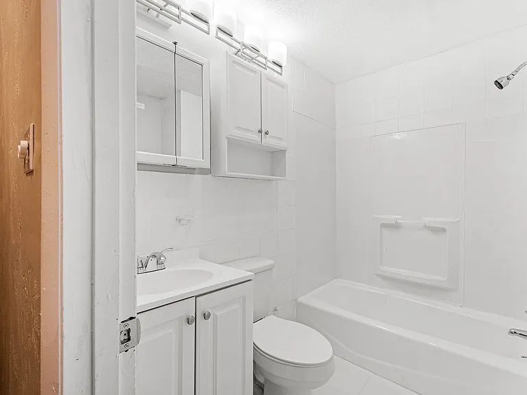1137 Sheffield St — Photo 9