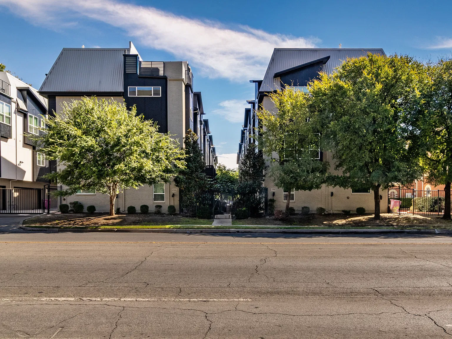 2 bed, 2.5 bath, 1576 sqft, $2,850 — Photo 3