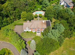 39 Stone Fence Ln, Stamford, CT 06903
