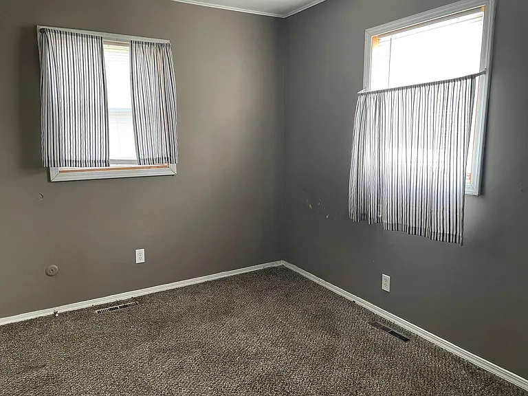609 W Franklin St — Photo 10
