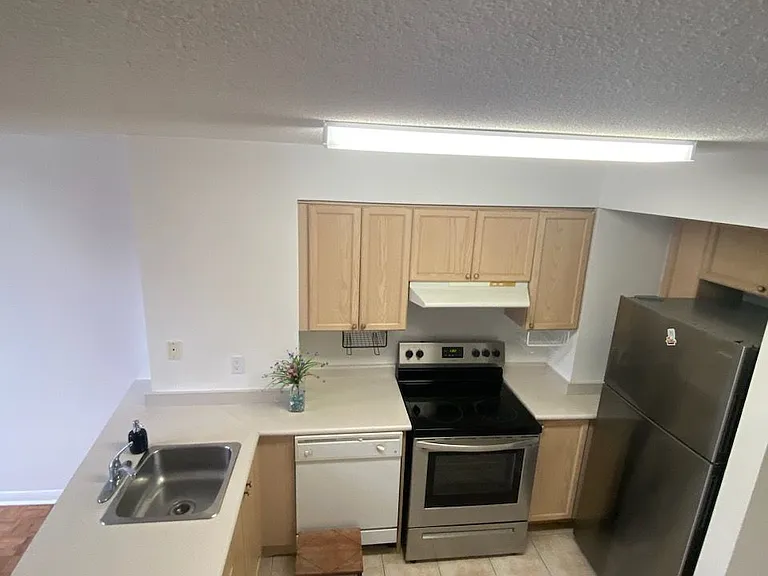 1029 King St W #209 — Photo 3