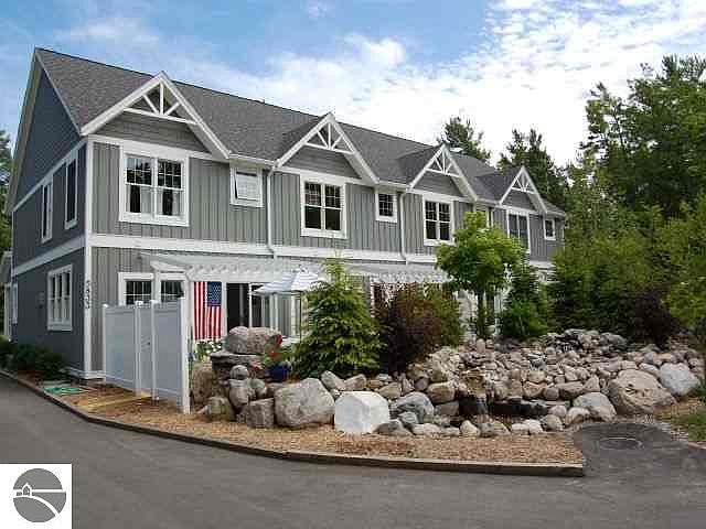 1st image of 5833 S Lake St #2-B