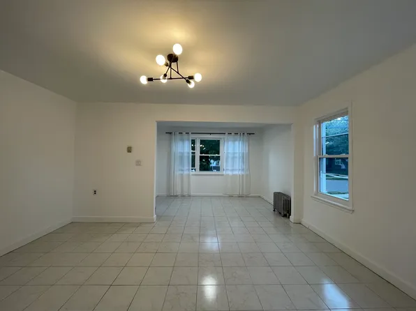 152 N 7th St Floor 1, New Hyde Park, NY 11040