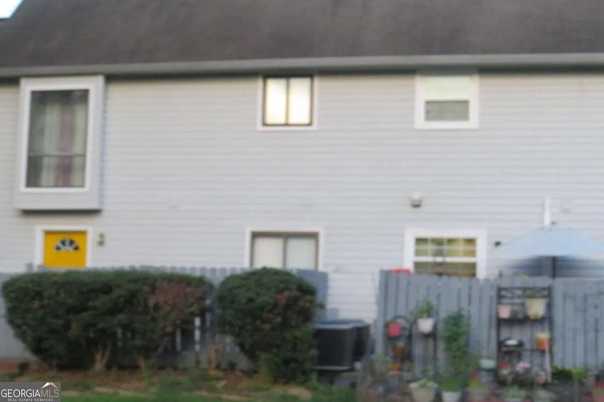 3 bed, 2.5 bath, 1440 sqft, $1,600 — Photo 4