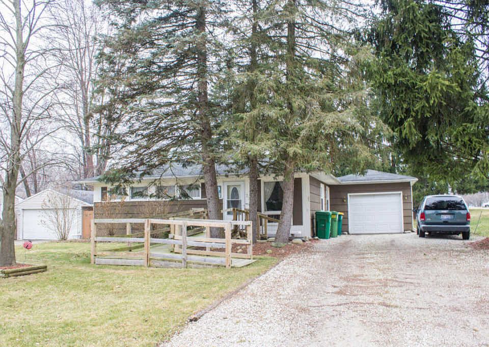 1st image of 339 Clover Ln