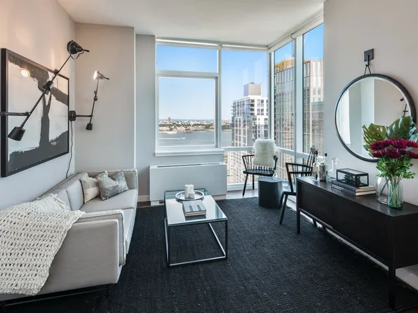 507 West 28th Street image 1 of 11