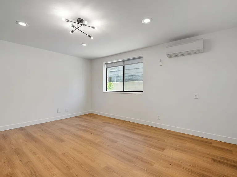 1016 E 900 S — Photo 17
