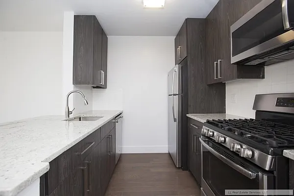 Rented by LL Real Estate Services | media 3