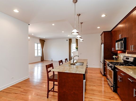 5th image of 2008 W Homer St N #2B
