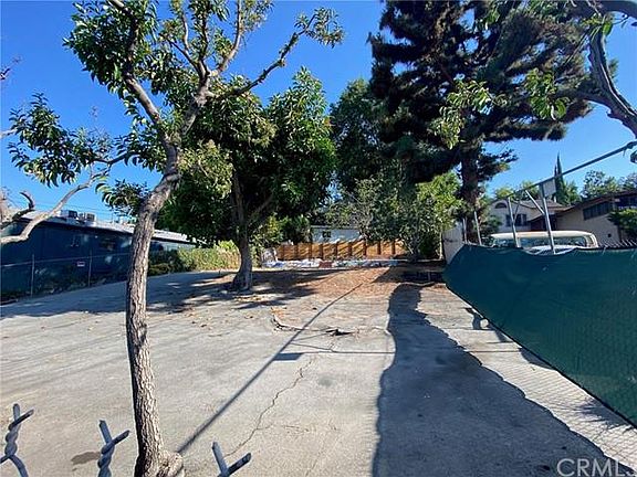 3rd image of 2772 Rowena Ave