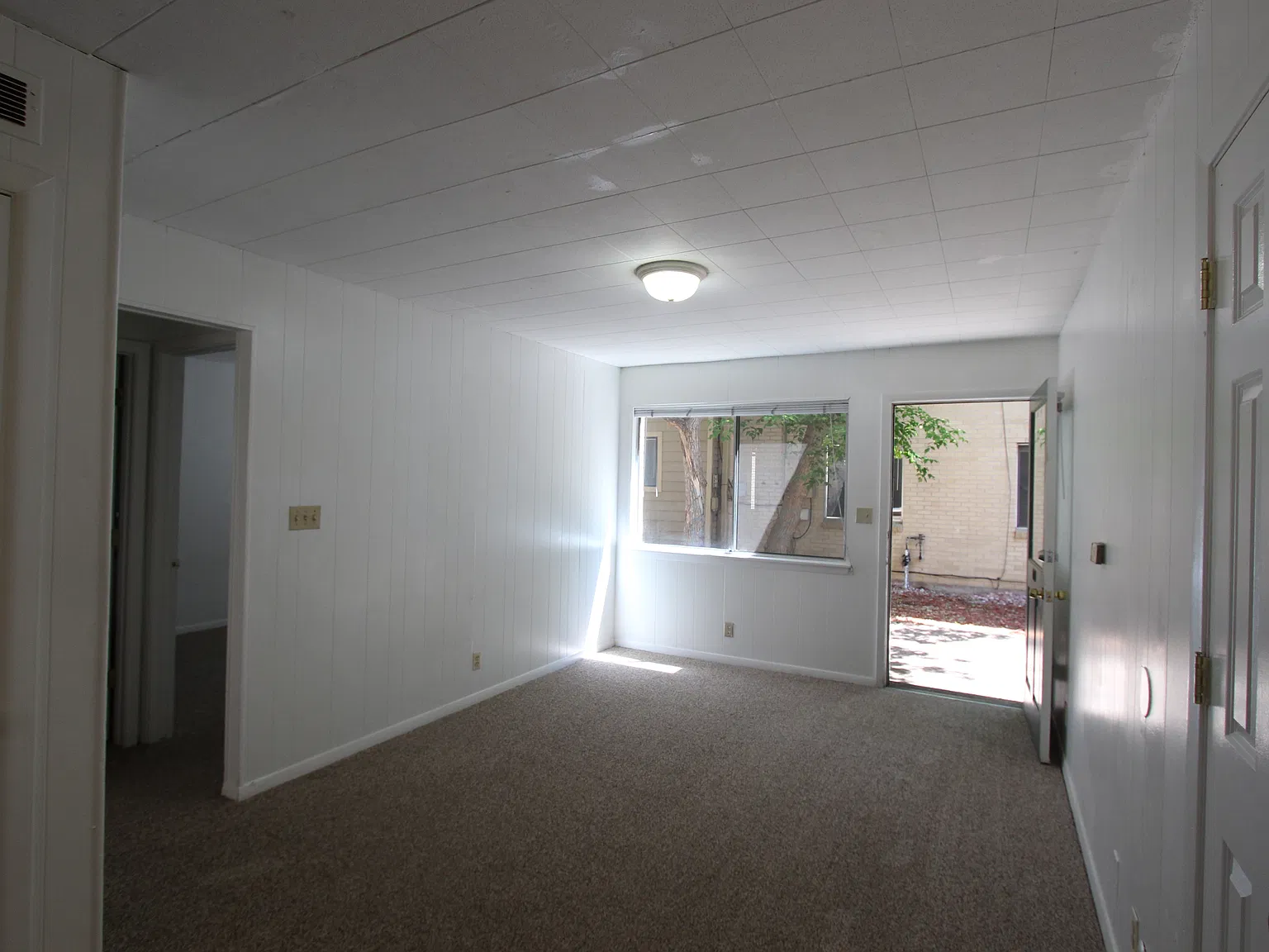 2 bed, 550 sqft, $3,400 — Photo 1