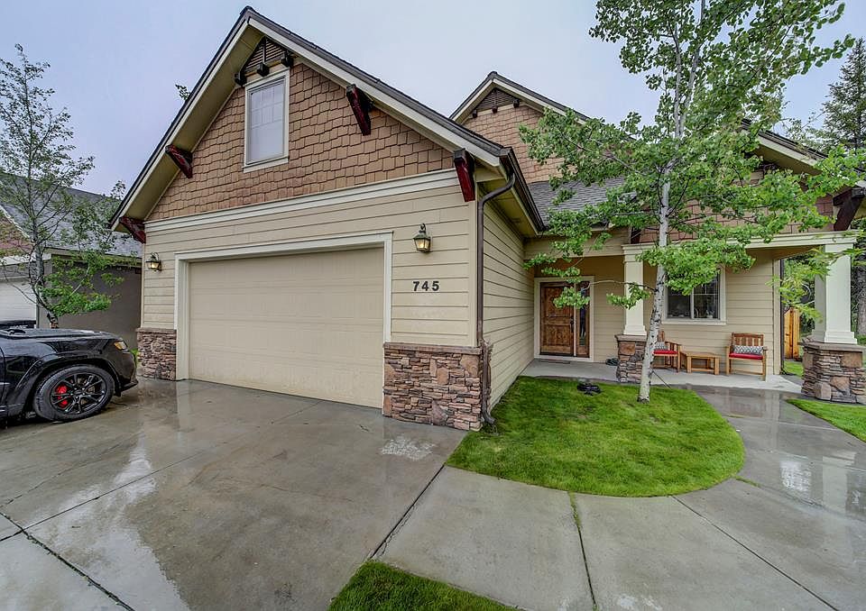 1st image of 745 Deer Forest Dr