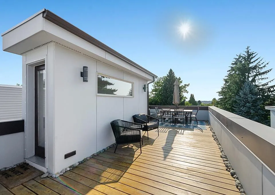 Rooftop Deck