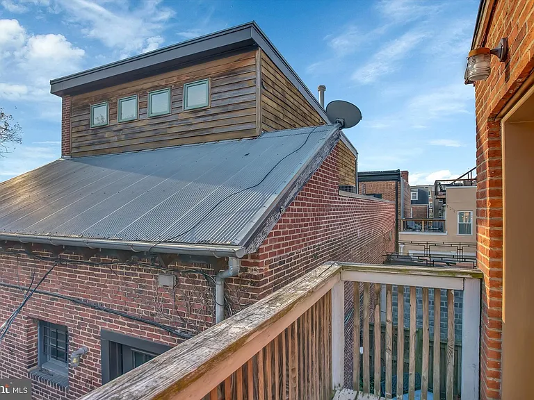 805 S Charles St — Photo 31