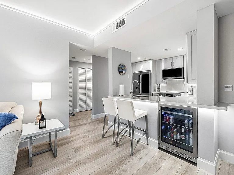 255 Evernia St #1115 — Photo 4