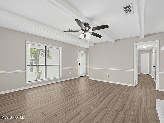 4th image of 2046 Beechwood Blvd