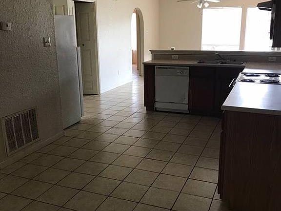 3rd image of 1405 Dugger Cir