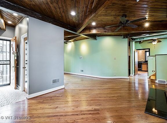 2nd image of 3322 W Glenlake Ave