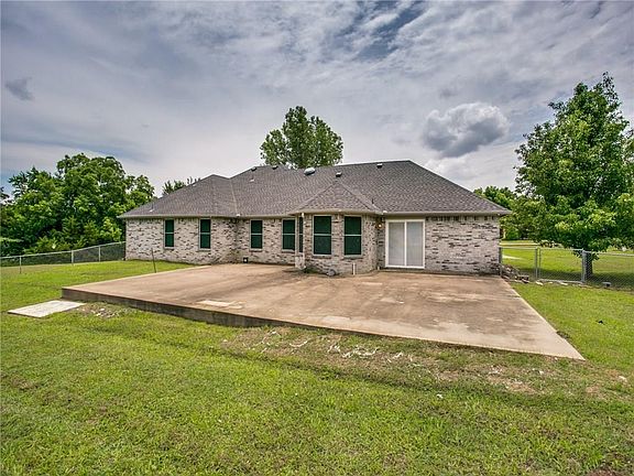 3rd image of 850 Cross Timbers Dr