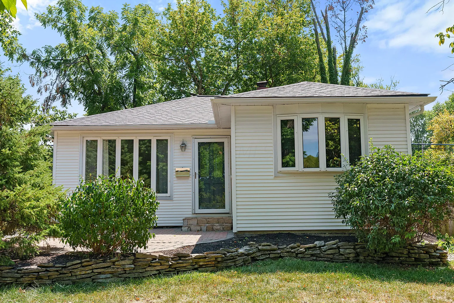 2483 Fishinger Rd photo 1