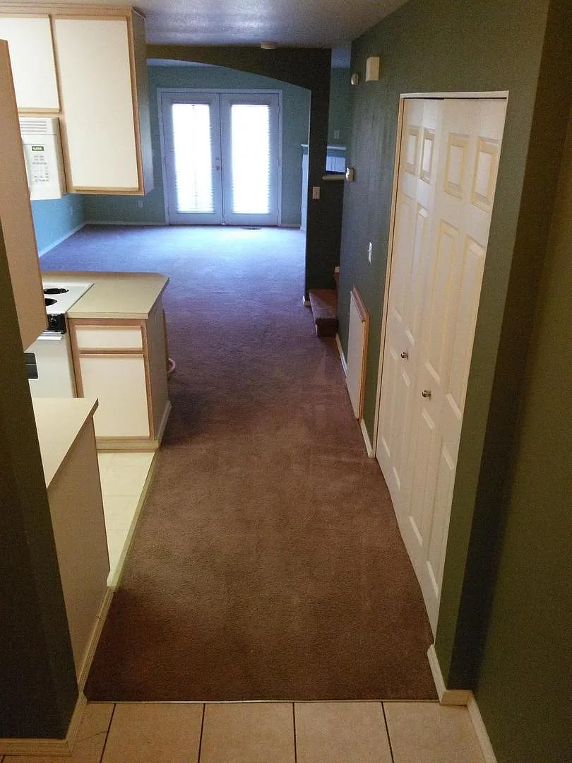 (867) 479 NE Conifer Blvd - 3 Bed / 1.5 Bath Townhome — Photo 2