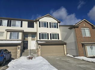 247 Oak Ridge Dr, Pontiac, MI 48341