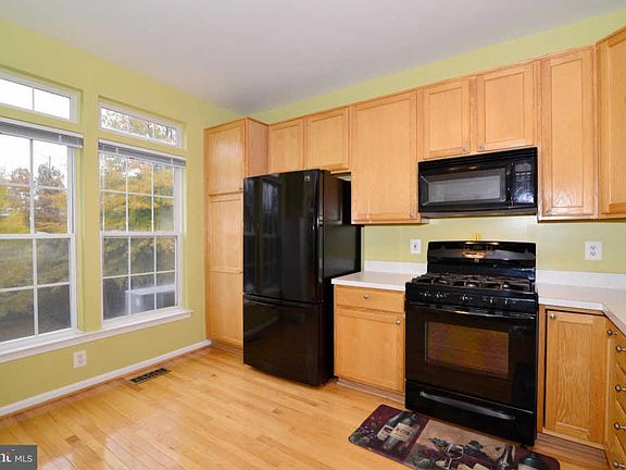 3rd image of 5853 Pearson Ln