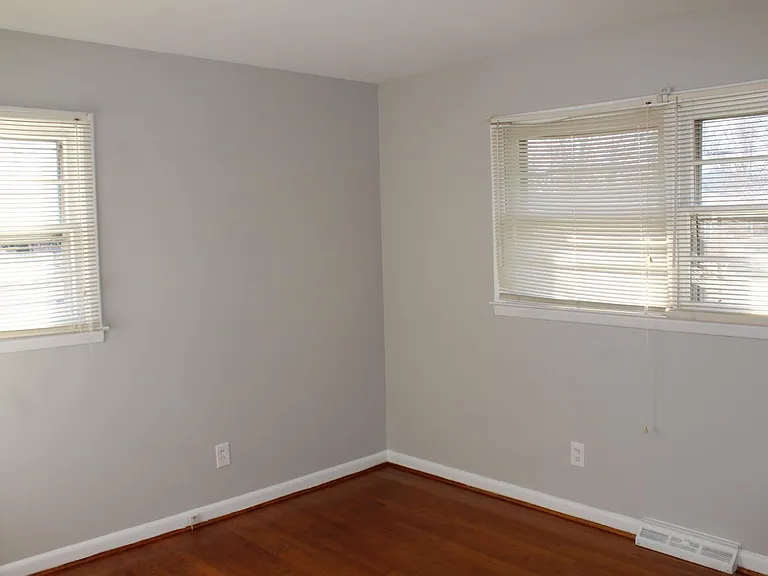 611 Mobile St — Photo 9