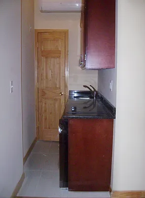 Rented by Perry Associates NYC Inc | media 7