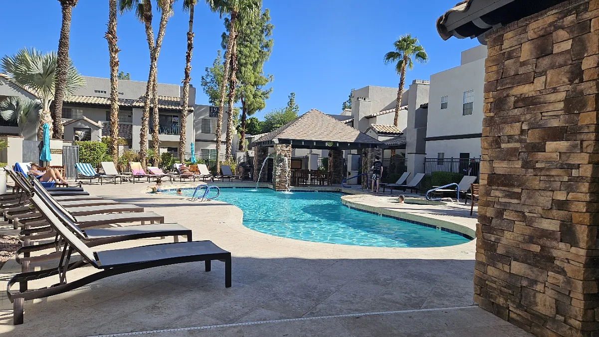 2 bed, 1108 sqft, $1,800 — Photo 2