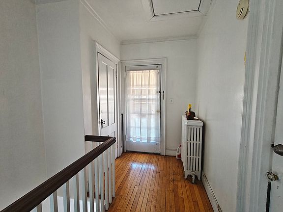 4th image of 98 Gilbert Ave Unit 2