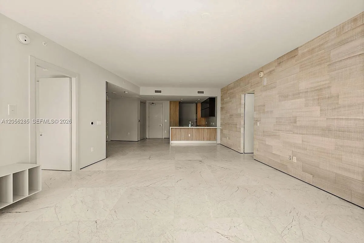 Epic West Condo — Photo 4