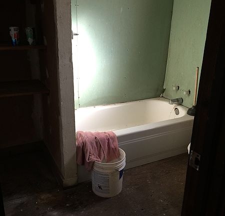 3rd image of 1298 NE Massie St