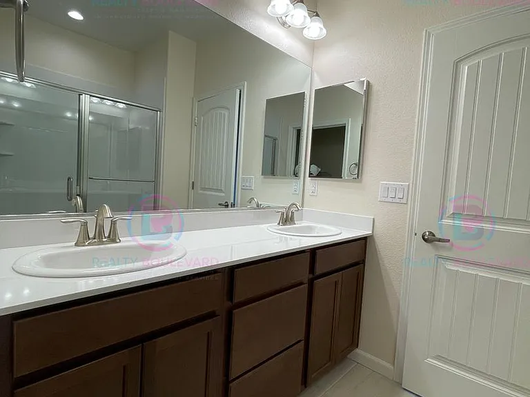 1013 Middle Gate Rd — Photo 31