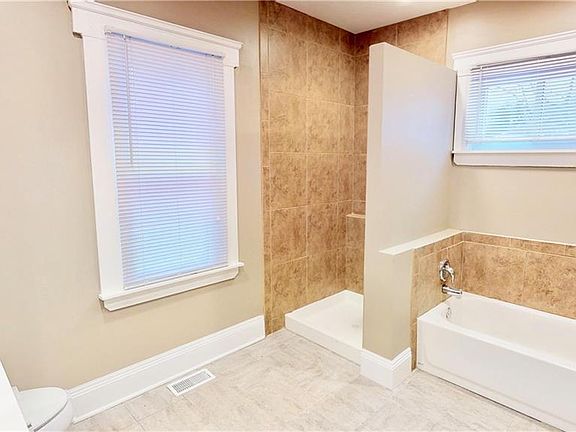 5th image of 3119 Brookdale Ave