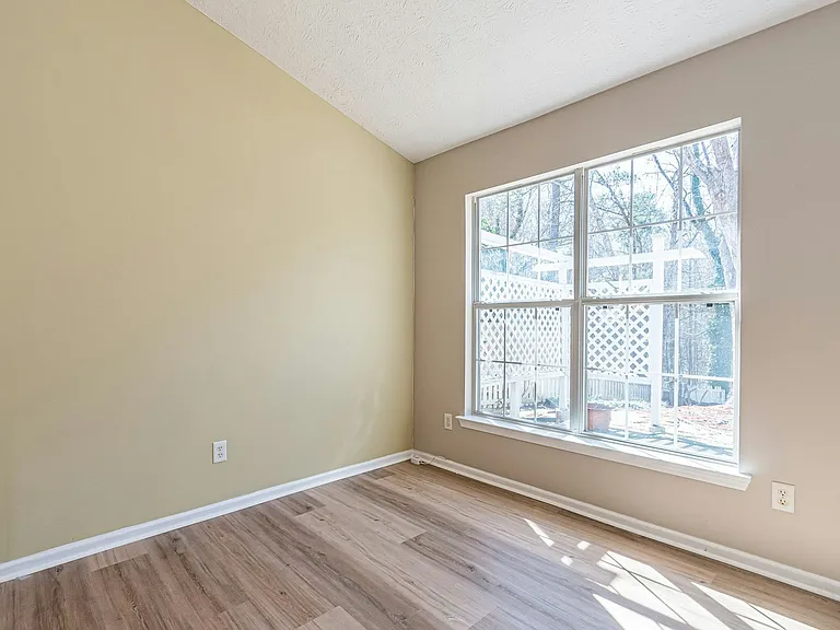 5755 Lakeview Cir — Photo 19