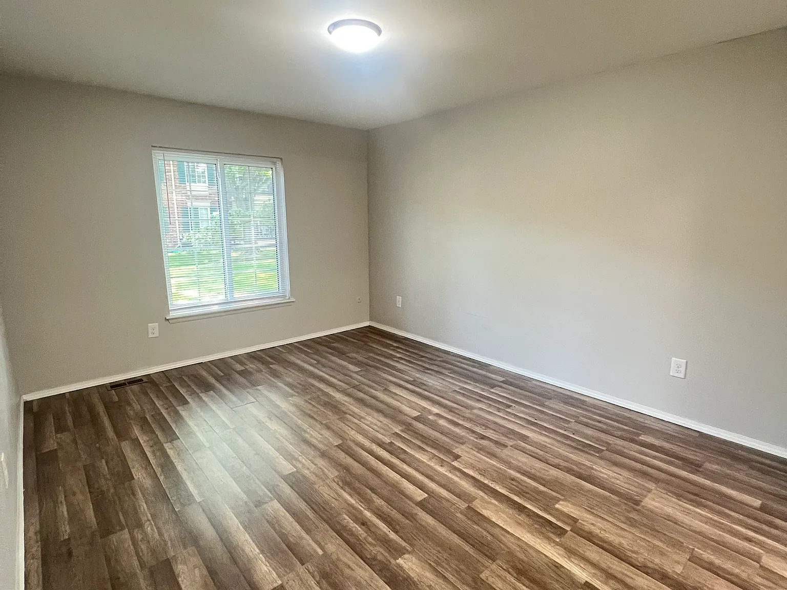 2 bed, 963 sqft, $1,600 — Photo 3
