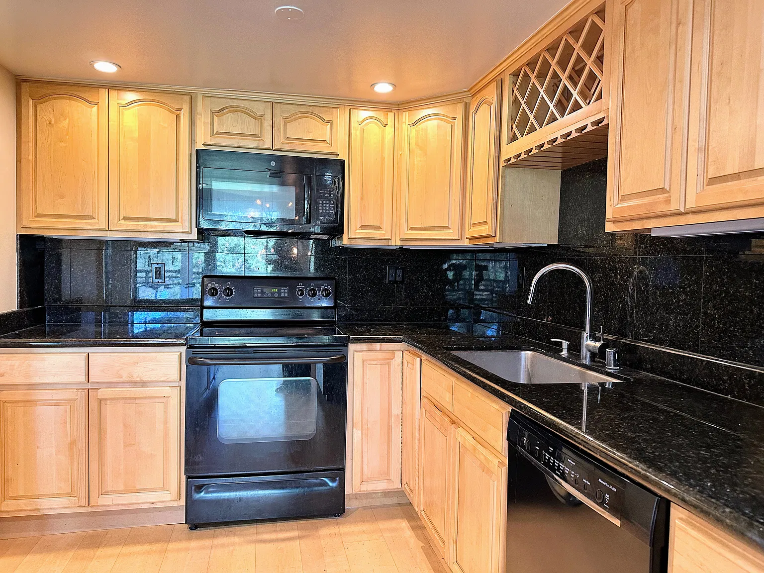 1100 Sharon Park Dr — Photo 4