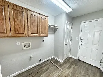521 Woodlake Dr — Photo 13